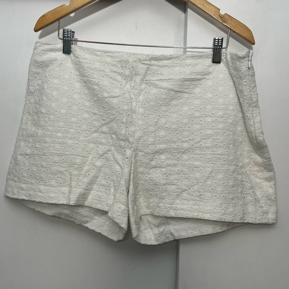Ann Taylor size 12 white crochet/lace pattern